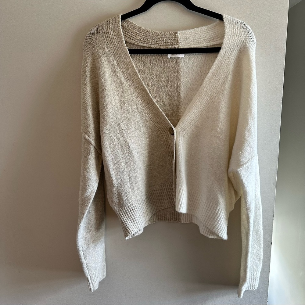 New bobbles &lace 2 tone button up cropped cardigan. Size medium
